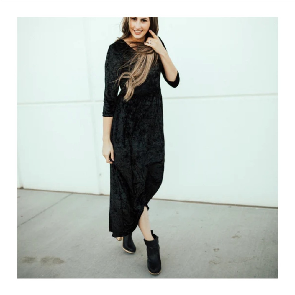 Sign Here Womens Crushed Velvet Midi Dress